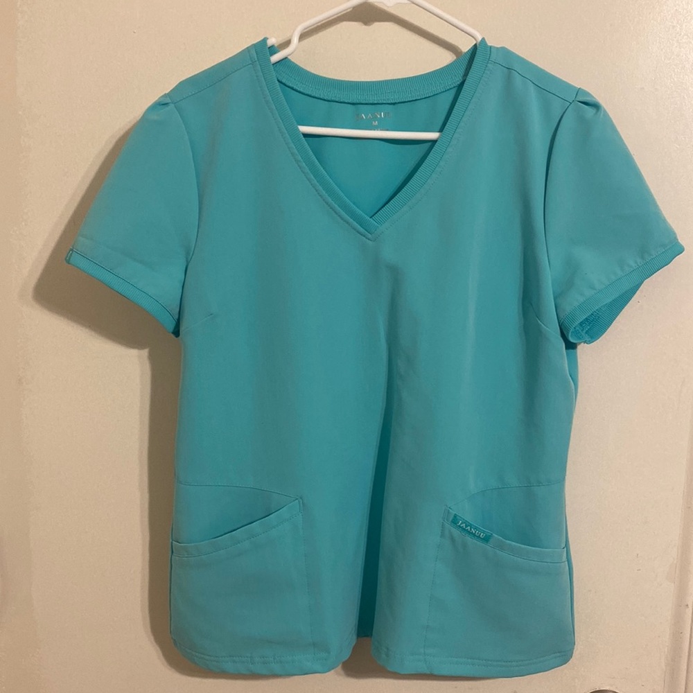 JAANUU SCRUB TOP